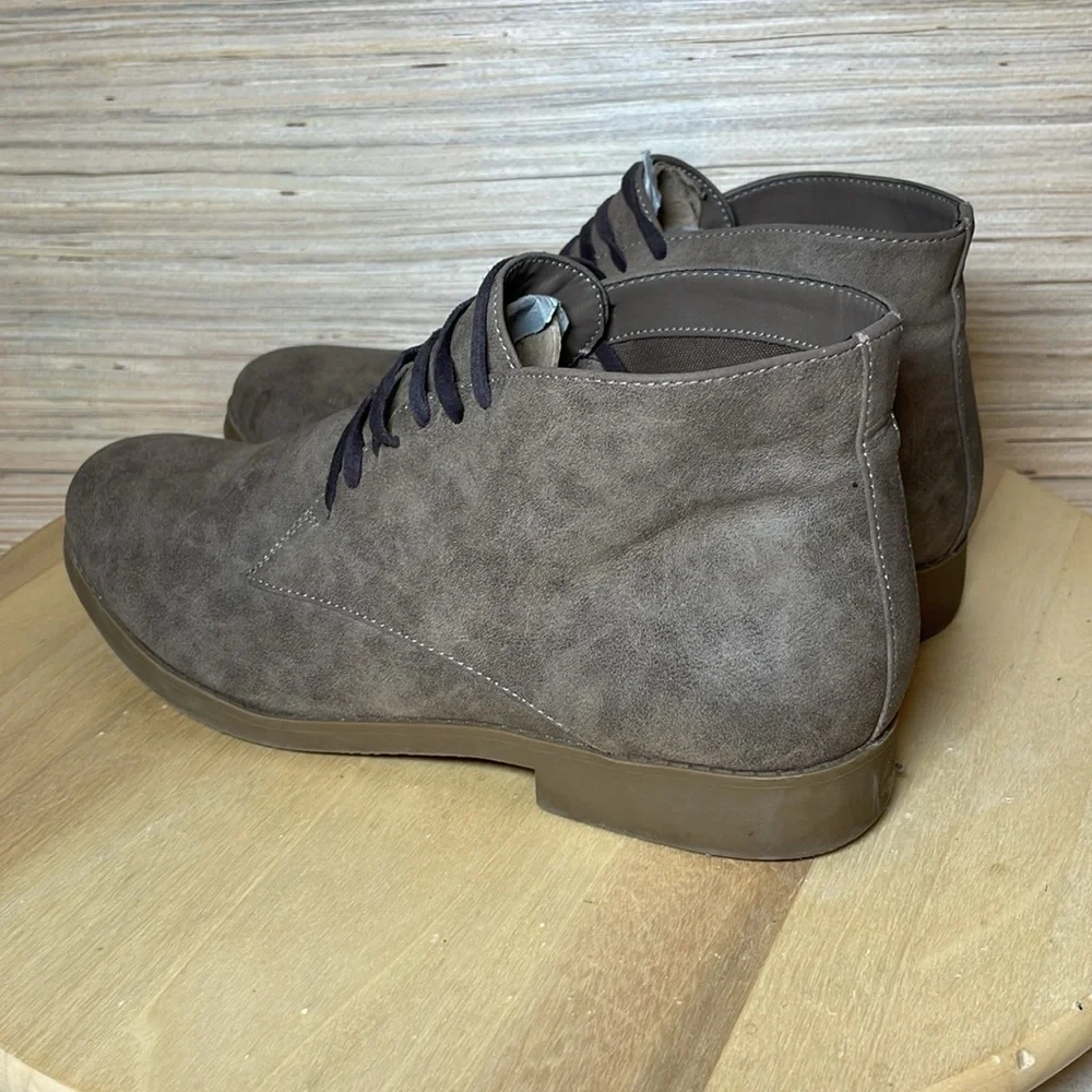Indigo Rd Faux Suede Ankle Booties woman’s size 8.5 Brown